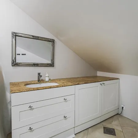 Airhome - Kuninga 塔林